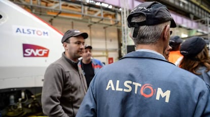 Trabajadores del tren de alta velocidad de Alstom en Belfort, al este de Francia