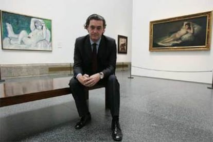 Miguel Zugaza, delante de la Puerta de Goya del Museo del Prado, de Madrid.