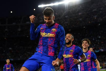 Piqué celebra su gol ante el Dinamo en el Camp Nou.