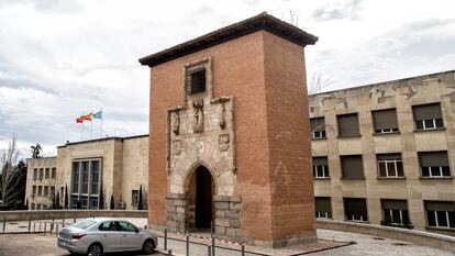 La Puerta de La Latina, localizada en la Escuela Técnica Superior de Arquitectura de Madrid, Ciudad Universitaria, Madrid.