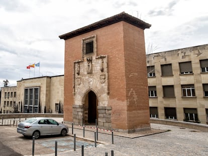 La Puerta de La Latina, localizada en la Escuela Técnica Superior de Arquitectura de Madrid, Ciudad Universitaria, Madrid.