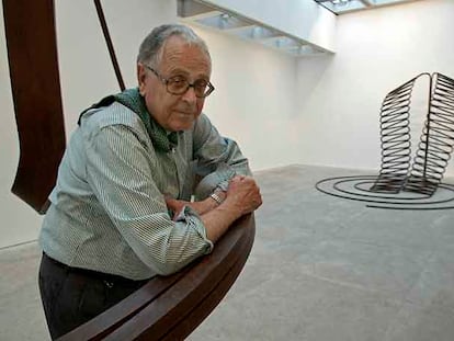 El escultor canario Martín Chirino.