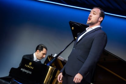 El tenor Eduardo Pomares y el pianista Gonzalo Villarruel en el recital del Teatro Real este miércoles en Aldaia.