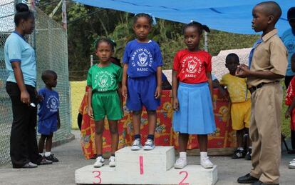 Día de deportes en la escuela básica de San Martin de Porres, Gordon Town