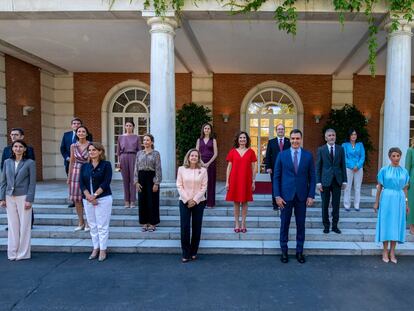 La primera reunión del Consejo de Ministros del nuevo Gobierno de Pedro Sánchez, en imágenes