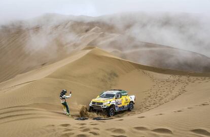 El coche de Jesús Calleja el 11 de enero durante su participación en el Dakar.