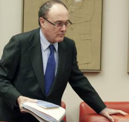 El gobernador del Banco de España, Luis M. Linde, ante la Comisión de Economía y Competitividad del Congreso de los Diputados.