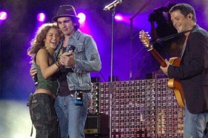 Los tres artistas demuestran de nuevo su amistad participando juntos en el disco de Alejandro.