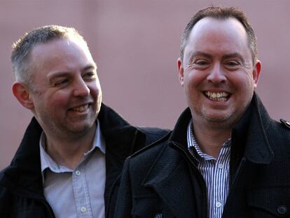 Steven Preddy, a la izquierda, y Martin Hall, ayer, a la salida del juzgado de Bristol (Inglaterra).