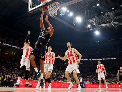 Walter Tavares en acción con el Real Madrid, frente al Estrella Roja de Belgrado.