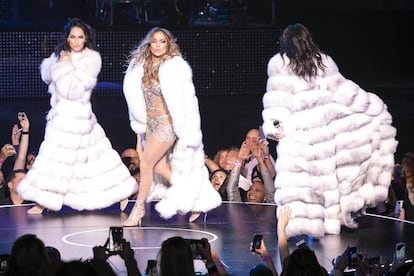 En enero de 2016, la estrella estrenó su primera residencias en Las Vegas, ‘Jennifer Lopez: All I Have’, el casino The AXIS. Según contó entonces el portal TMZ, la cantante firmó un contrato de 29 millones de dólares para tener su propio show en la llamada ciudad del pecado. Cada vez que se ha puesto punto final al espectáculo, a continuación ha sido anunciada una prórroga por su éxito.