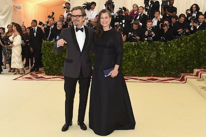 El director y actor Gary Oldman acompañado por su mujer, Gisele Schmidt.