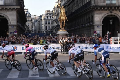Los ciclistas durante la 21ª y última etapa de la 106ª edición del Tour de Francia entre Rambouillet y Paris Champs-Elysees.