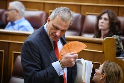 El portavoz de Vox en el Ayuntamiento de Madrid, Javier Ortega Smith, durante una sesión plenaria en el Congreso de los Diputados, a 24 de junio de 2025.