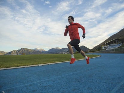 L'atleta Kilian Jornet entrenant-se a la pista de Mandalen (Noruega).