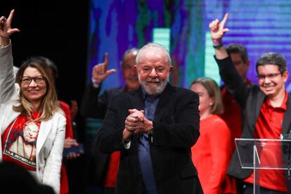 El expresidente Lula da Silva junto a su esposa, Rosangela