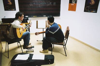 Conservatorio Superior de Córdoba; de aquí saldrán los primeros guitarristas flamencos con título equivalente al universitario.