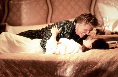 Nick Nolte y Julia Roberts en la película romántica 'Me gustan los líos' (1994). La relación entre ambos actores era todo lo contrario a la temática de la cinta.