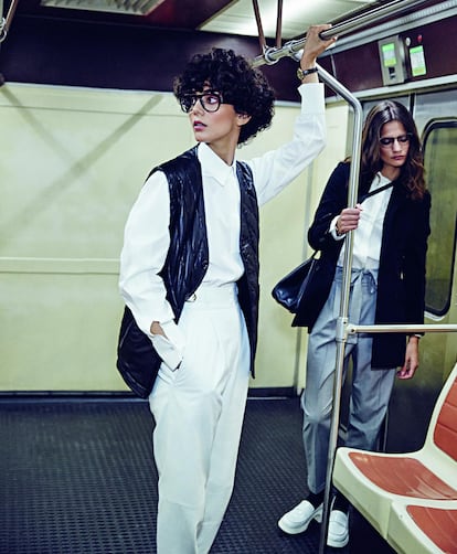 El uniforme 'nerd'. Accesorios que parecían proscritos de la moda, como el chaleco acolchado o las gafas de ver, pierden su aura utilitaria y entran en el léxico del invierno. A la izda., vestido de MARELLA (292 €), bolso de BALLY (1.995 €) y collar de PAPIROGA (85 €). A la dcha., jersey, cinturón y pantalón, todo de MIU MIU (c. p. v.); broche de OSB VINTAGE (80 €) y bolso de STELLA MCCARTNEY (1.195 €).