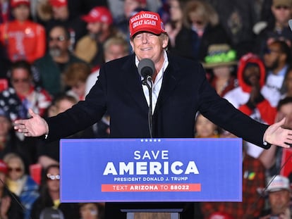 Donald Trump habla en un mitin en en Florence, Arizona, el pasado 15 de enero.