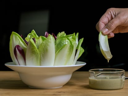 Endivias con salsa de cabrales, receta de Susi Díaz