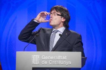 Rueda de prensa del presidente de la Generalitat de Catalunya Carles Puigdemont sobre los 100 dias de Gobierno.