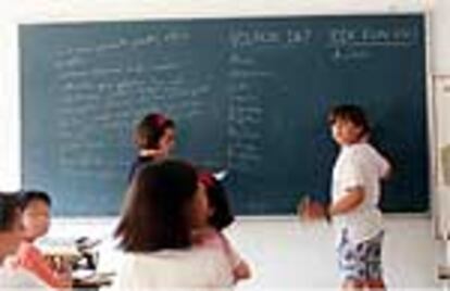 Una clase de sexto de primaria en euskera en la <i>ikastola</i> Txantxiku en Oñate.