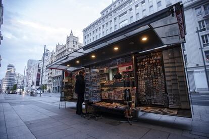 Un quiosco de prensa en la Gran Vía de Madrid.