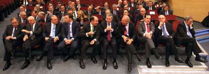 Los primeros ejecutivos de las grandes empresas españolas en el acto de constitución de la Cámara de Comercio de España, en noviembre.