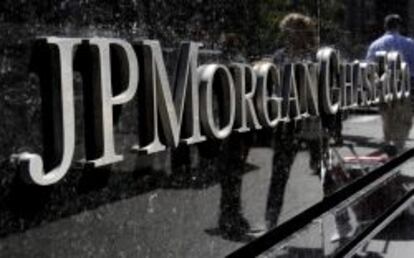 Imagen de archivo del logotipo de JPMorgan Chase en el edificio de la compañía en Nueva York, Estados Unidos.