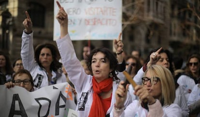 Health workers protest in Barcelona.