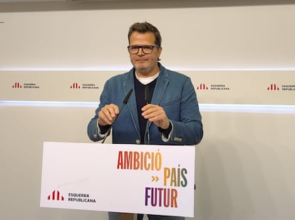 El vicesecretario de Comunicación de ERC, Isaac Albert, en rueda de prensa este lunes.