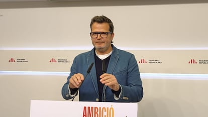 El vicesecretario de Comunicación de ERC, Isaac Albert, en rueda de prensa este lunes.