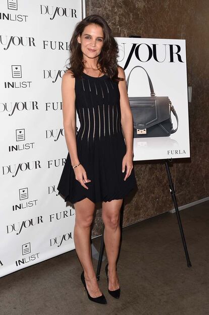 Katie Holmes se atrevió con las transparencias de este vestido negro de Azzedine Alaïa. Un buen ejemplo de cómo llevar la tendencia sin caer en la vulgaridad.