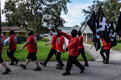 Una marcha neonazi, en el evento Red Shirts March.