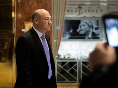 Gary Cohn, n&uacute;mero dos de Goldman Sachs, sale de una reuni&oacute;n en la Torre Trump el martes en Nueva York.
