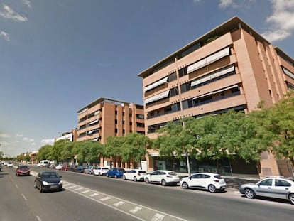 Edificios en la calle Periodista Quesada Chacón de Córdoba.