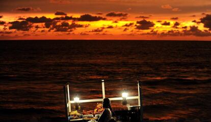 Atardecer en la playa Galle Face de Colombo, Sri Lanka.