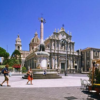 La turística plaza del Duomo de Catania.