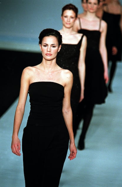 Modelos de Ángel Schlesser en 2001.