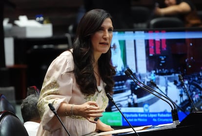 Kenia López Rabadán durante una sesión de la Cámara de diputados en marzo.