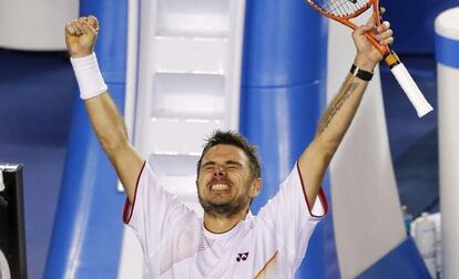 Wawrinka celebra su victoria ante Djokovic.