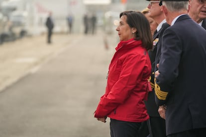 La ministra de Defensa, Margarita Robles, durante la partida del buque escuela Juan Sebastin Elcano. 