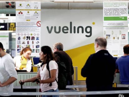 Mostradores de facturación de Vueling.