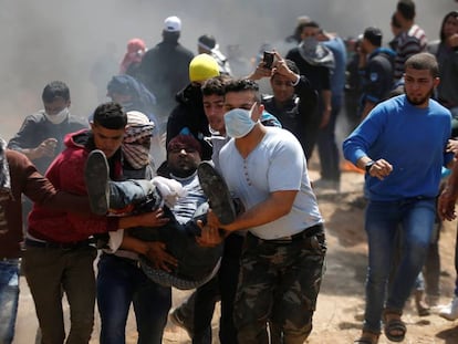 Un palestino herido durante los choques con el Ejército israelí.