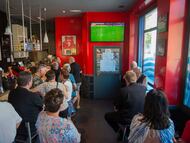 Varios aficionados seguían en agosto de 2023 en un bar de Legazpia (Gipuzkoa) la final del Mundial de fútbol femenino, que ganó España.