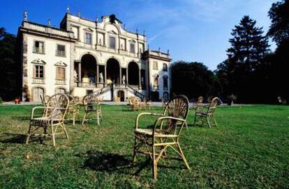 Fachada principal de Villa Mansi, en Lucca (Italia).