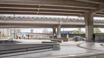 Skatepark en el Centro de Vancouver (Canadá).