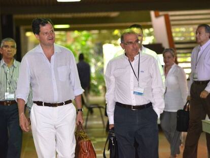 El equipo negociador del Gobierno llega a La Habana.