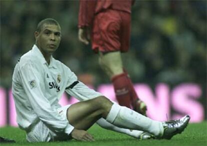 Ronaldo, caído en el suelo, durante el Real Madrid-Real Sociedad del pasado domingo.